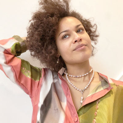 Elegant pink pearl necklace with detachable pearl pendant will finish your look