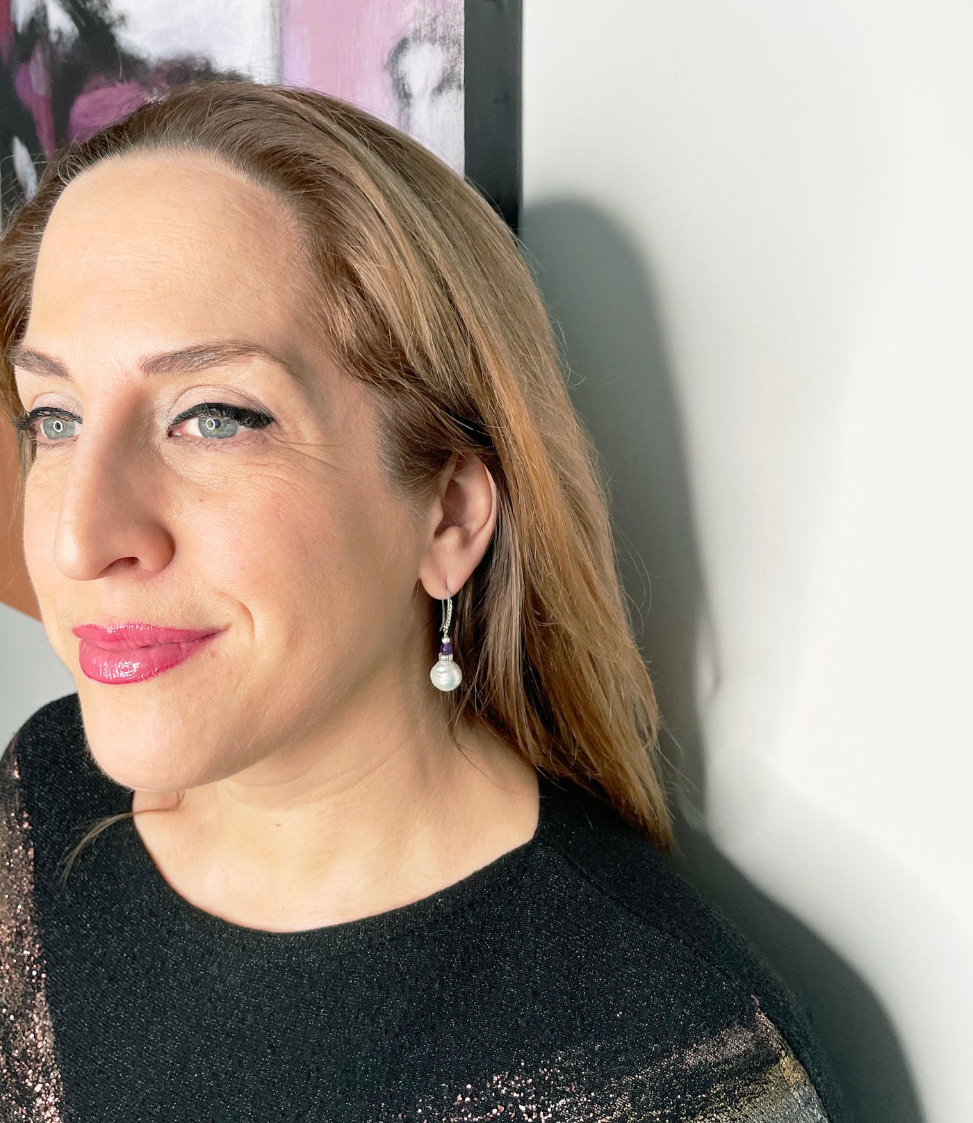 Chinese Kasumi pearl earrings with amethyst.  This elegant dangling pearl earrings will finish your look adding charm and uniqueness.