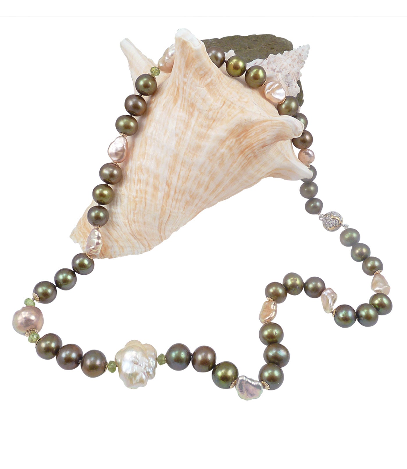 Contemporary green-olive pearl necklace to wear on various occasions