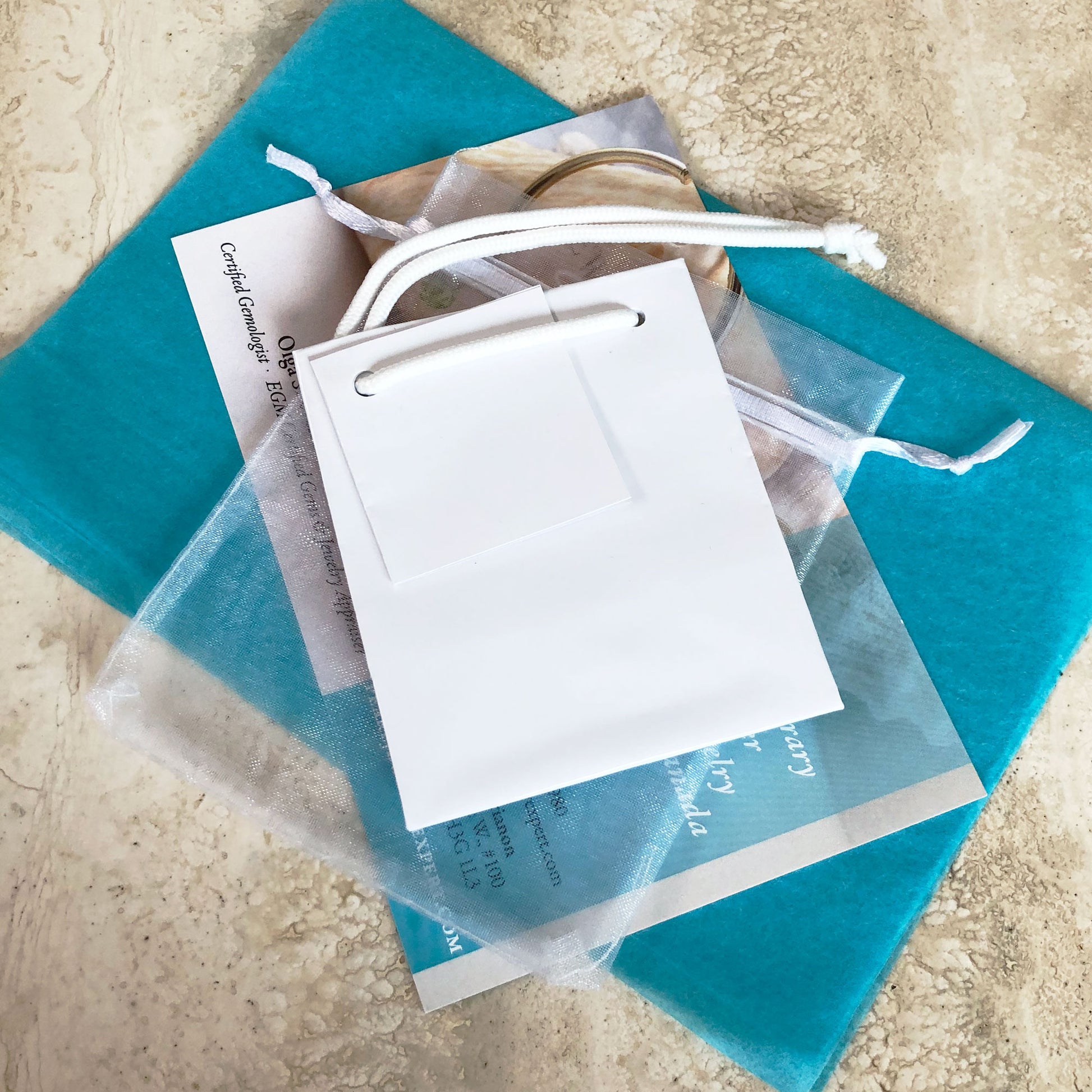 Contemporary pearl jewelry is a great jewelry gift