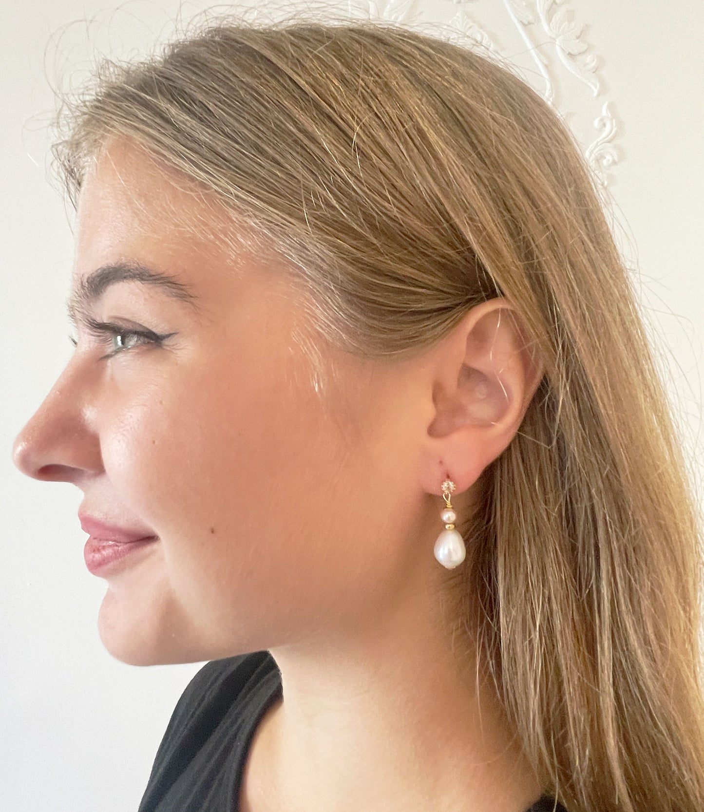 Everyday white-pink pearl earrings for stylish contemporary women