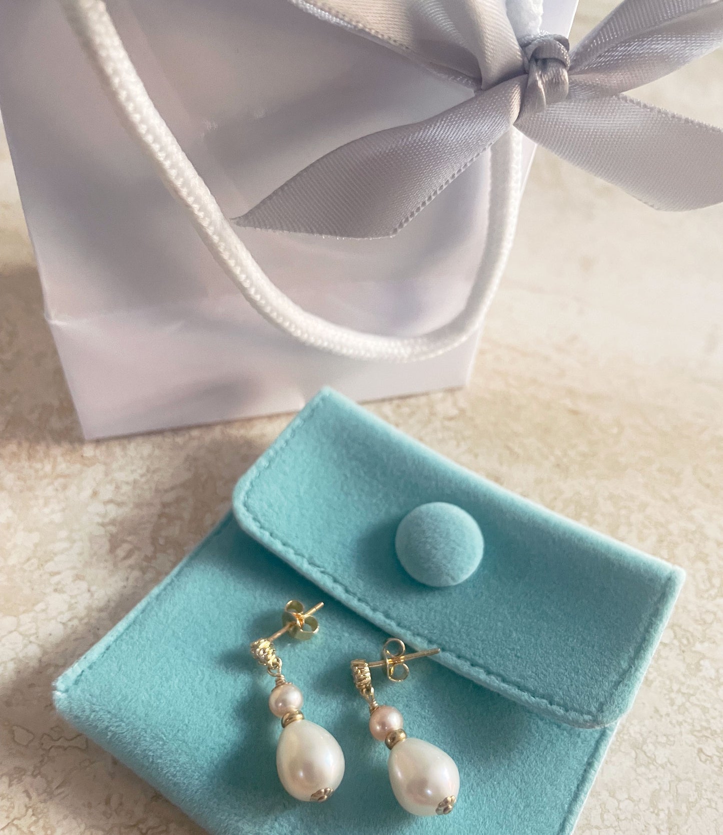 Everyday white-pink pearl earrings - contemporary pearl jewelry that will finish your look