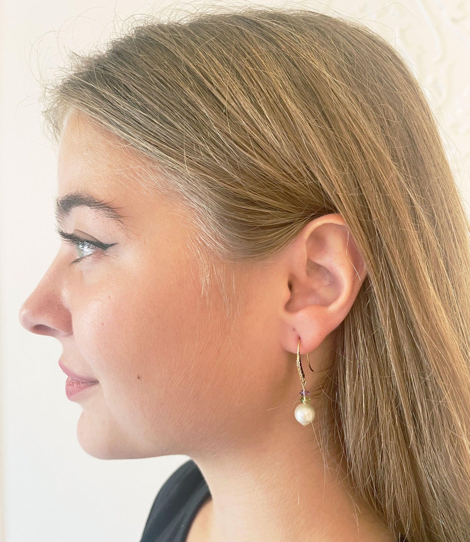 Long white pearl earrings will finish your look. Amazing fashion accessory