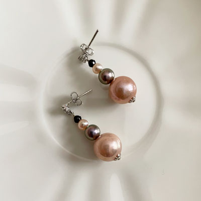 Contemporary pearl jewelry.  Dangle pearl earrings featuring real pearls of various sizes and colors.  Custom pearl jewelry