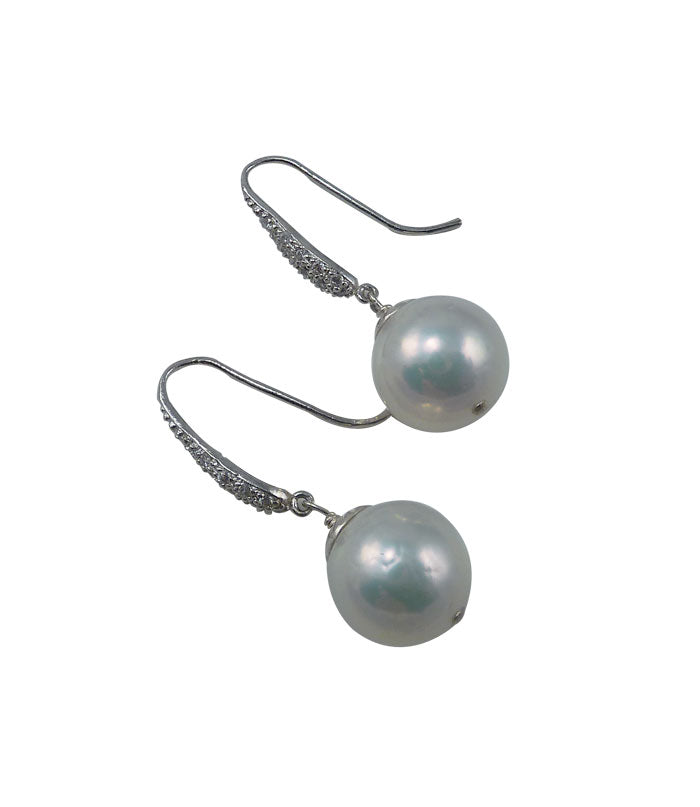 Contemporary pearl jewelry - genuine pearl earrings featuring freshwater Chinese Kasumi pearls. 