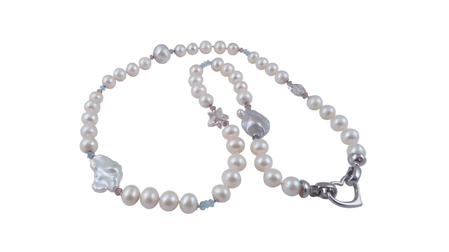 Do you want to redesign your old pearl jewelry?  Jewelry Olga in Montreal specializes in modernizing pearl jewelry