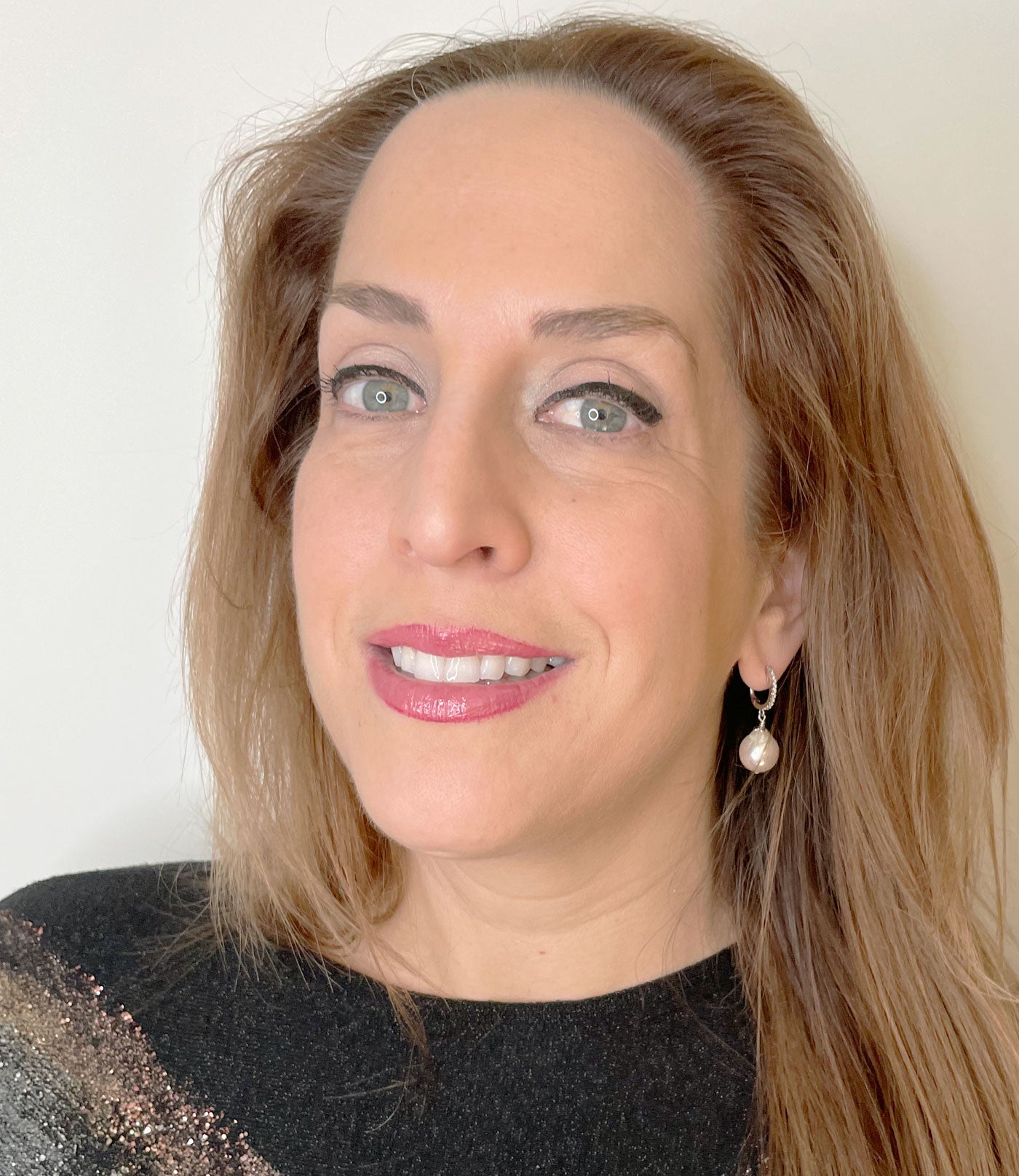 Stunning baroque pearl earrings will give the final touch to your look. 