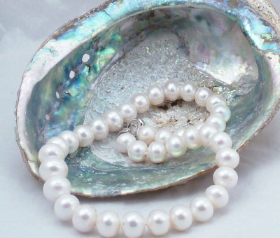 What is pearl jewelry